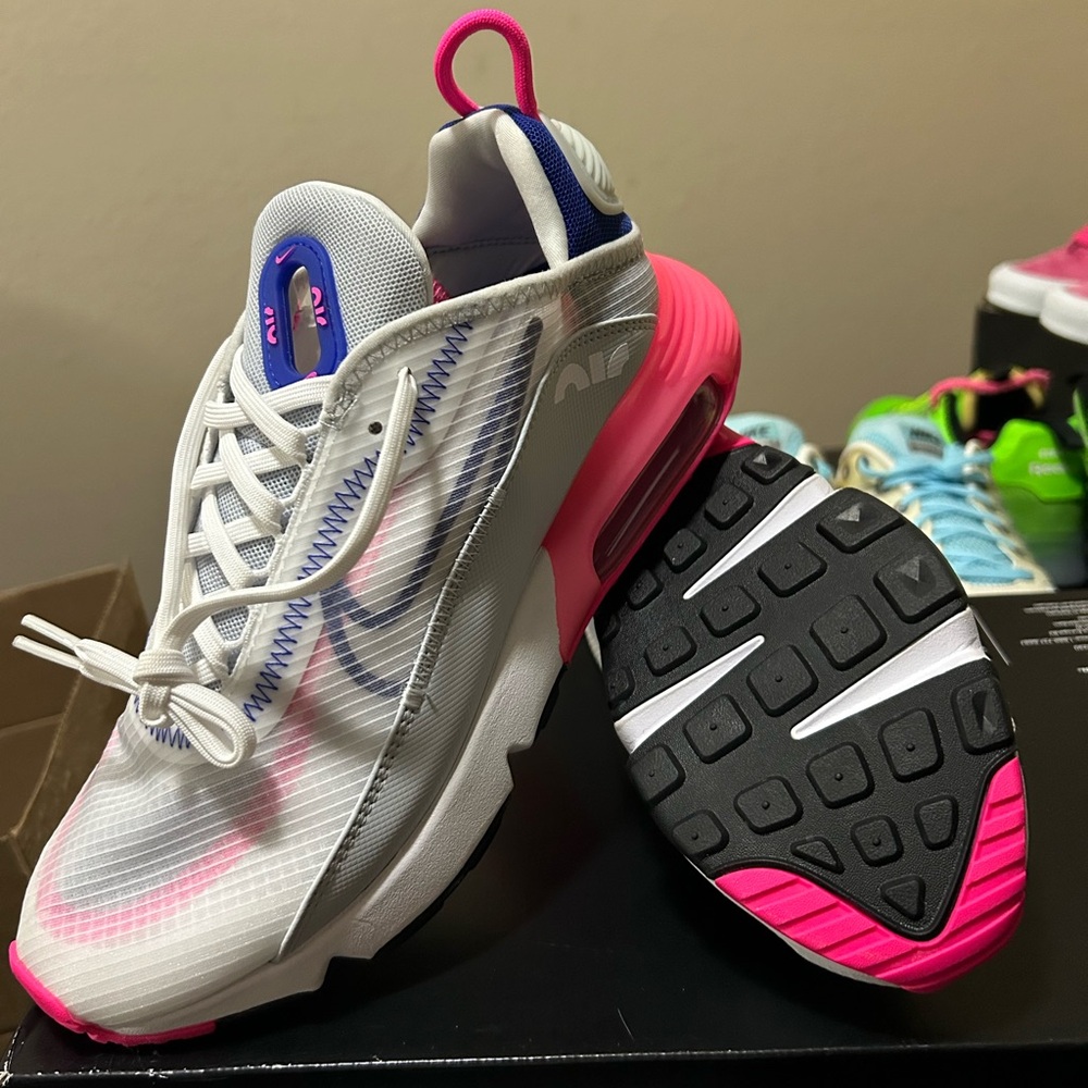 NikeAir Max 2090 'Laser Pink women’s Shoe Size 8.5 Like New (barely worn)no box